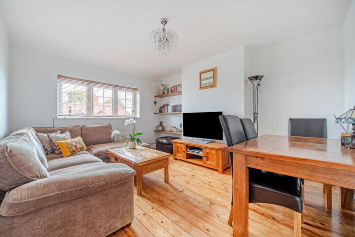 2 Bedroom Maisonette For Sale In Churchbury Road, London, SE9