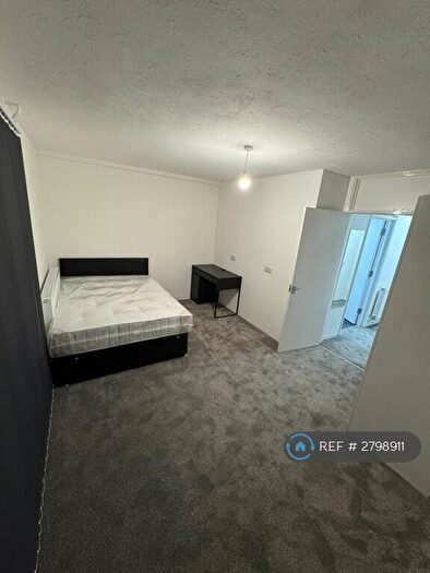 4 Bedroom Flat To Rent In Ramsfort House, London, SE16