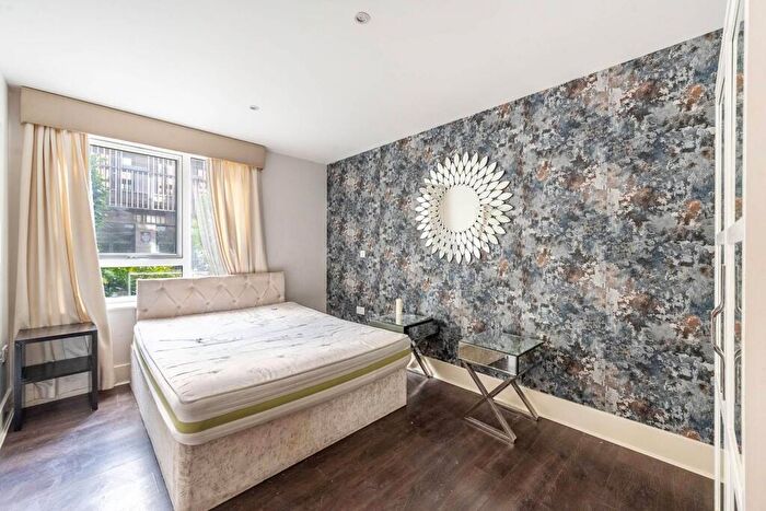 3 Bedroom Flat To Rent In Attlee Court, Stanmore, HA7