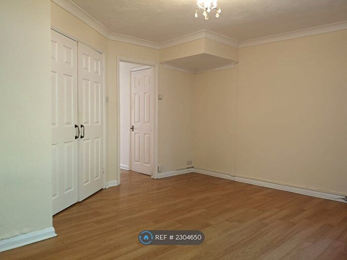 1 Bedroom Flat To Rent In Belgrave Road, Iford, IG1