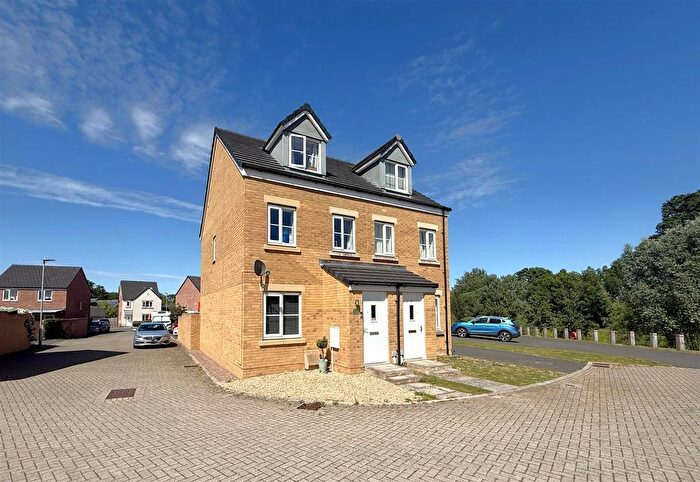 3 Bedroom Semi Detached House For Sale In Town Farm Road, Newent, GL18