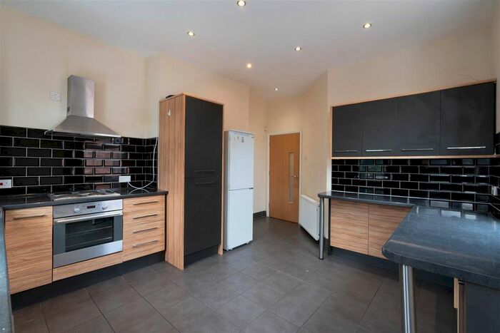 4 Bedroom Maisonette To Rent In Rothbury Terrace, Heaton, Newcastle Upon Tyne NE6