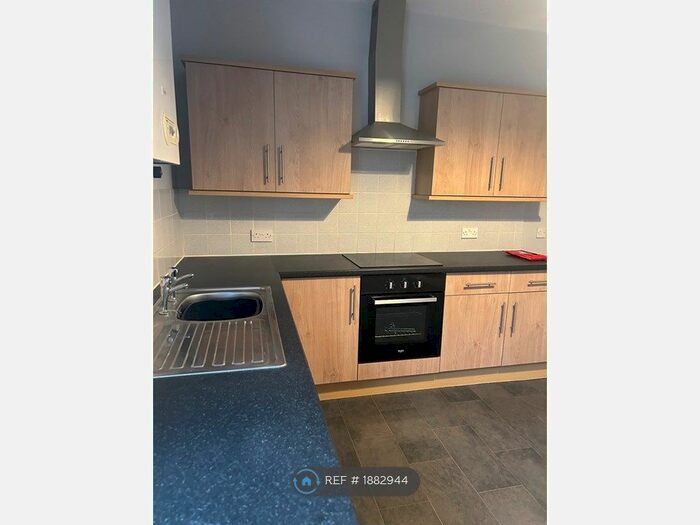 3 Bedroom Maisonette To Rent In Nelson Street, Scarborough, YO12