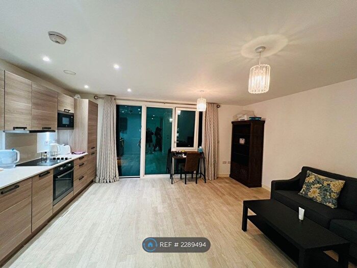 1 Bedroom Flat To Rent In Blondin Way, London, SE16