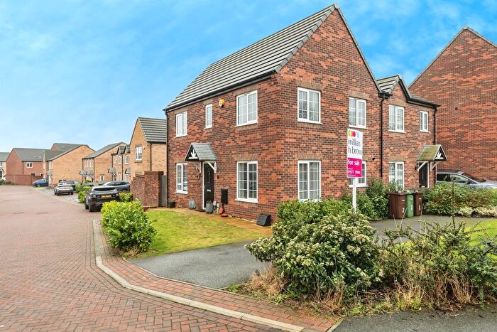 3 Bedroom Semi-Detached House For Sale In Castle Way, Pontefract, WF8