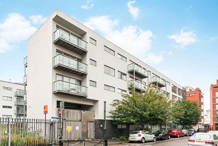 3 Bedroom Flat For Sale In Varcoe Road, London, SE16