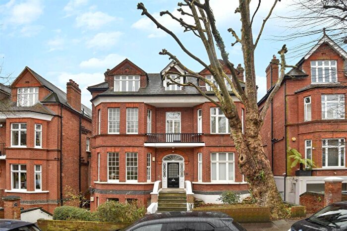 3 Bedroom Apartment To Rent In Chesterford Gardens, Hampstead, NW3