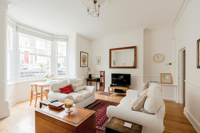 2 Bedroom Flat For Sale In Cotham Vale, Cotham, Bristol, BS6