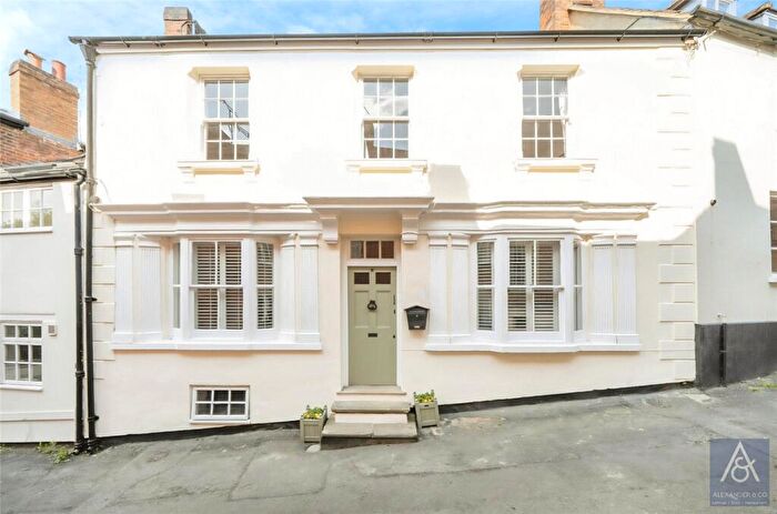 4 Bedroom Terraced House For Sale In Bristle Hill, Buckingham, Buckinghamshire, MK18