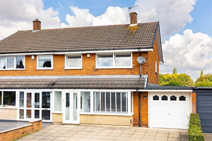 3 Bedroom Semi-Detached House For Sale In Hargreaves Avenue, Leyland, PR25