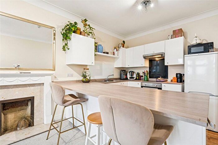 2 Bedroom Flat For Sale In Parkview Court, Fulham High Street, Fulham, London, SW6
