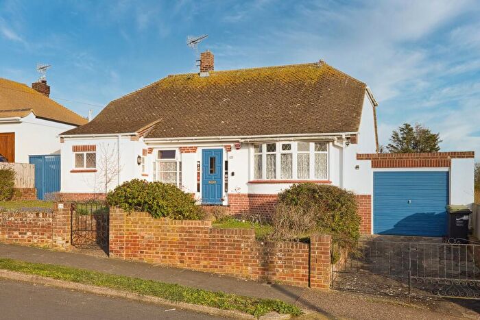 3 Bedroom Bungalow For Sale In Lauriston Mount, Broadstairs, Kent, CT10