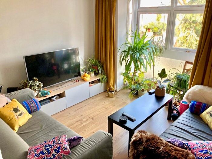 2 Bedroom Flat To Rent In Harriers Close, London, W5