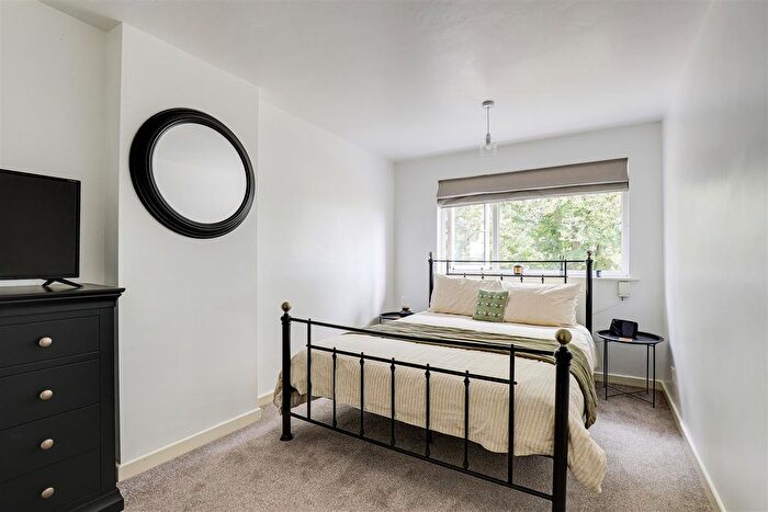 3 Bedroom End Terrace House For Sale In Sobers Gardens, Arnold, Nottinghamshire, NG5