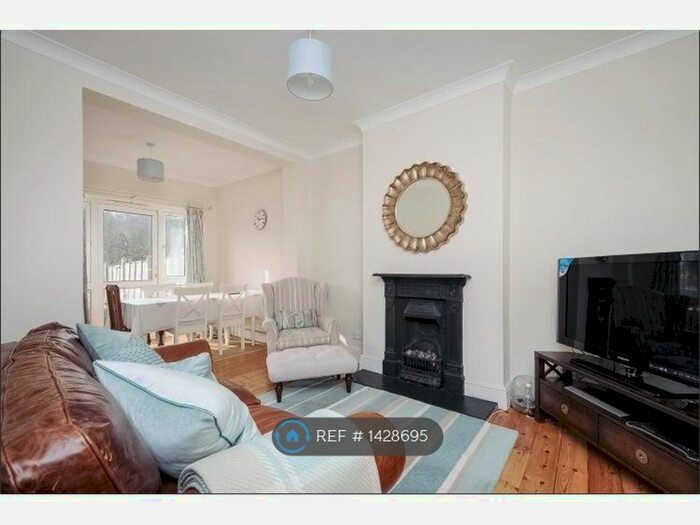 2 Bedroom End Of Terrace House To Rent In Bronson Road, London, SW20