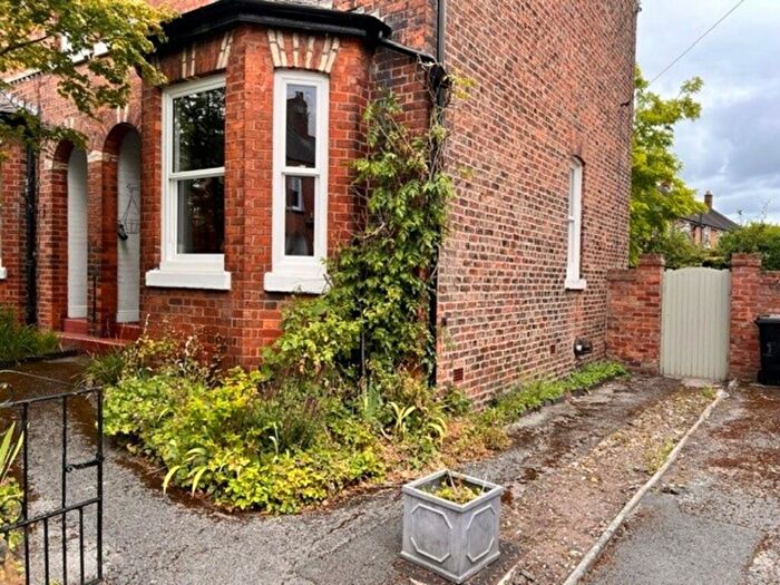 3 Bedroom End Of Terrace House To Rent In Grosvenor Square, Sale, M33