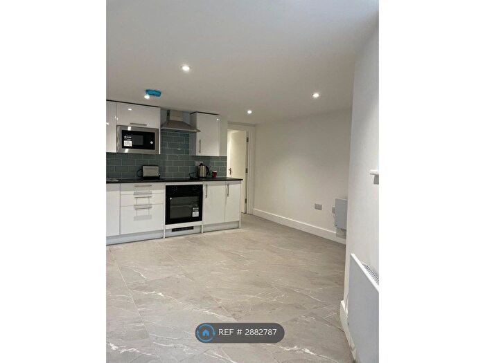 2 Bedroom End Of Terrace House To Rent In Southchurch Avenue, Southend-On-Sea, SS1