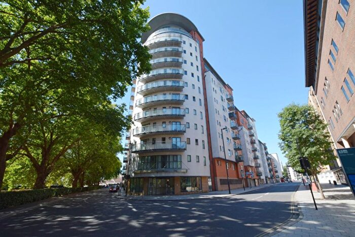 2 Bedroom Flat To Rent In Oceana Boulevard, Orchard Place, Southampton, SO14