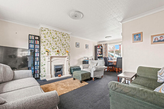 3 Bedroom Semi-Detached House For Sale In Ridgway Avenue, Barnsley, S73