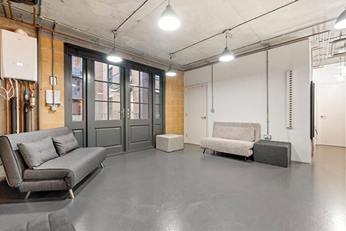 2 Bedroom Flat To Rent In New Inn Broadway, Shoreditch, EC2A