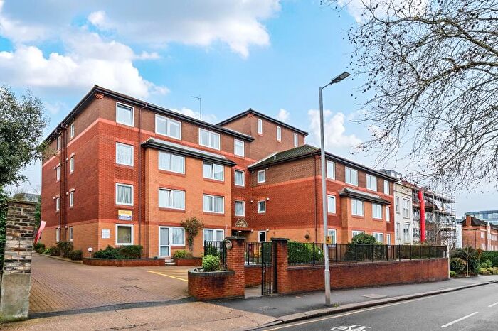 1 Bedroom Flat For Sale In Surbiton, Surrey, KT6