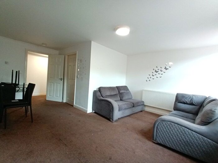 2 Bedroom Flat To Rent In Hallgate, Wigan, WN1