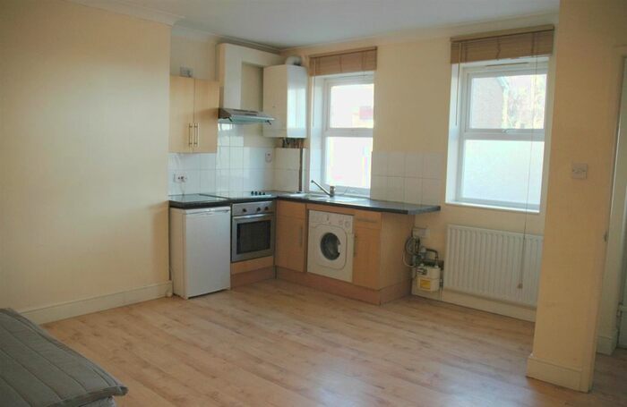 Studio To Rent In Croham Road, South Croydon, CR2