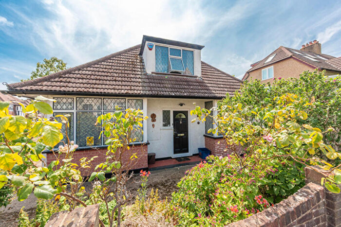 3 Bedroom Bungalow For Sale In Garratt Road, Edgware, HA8
