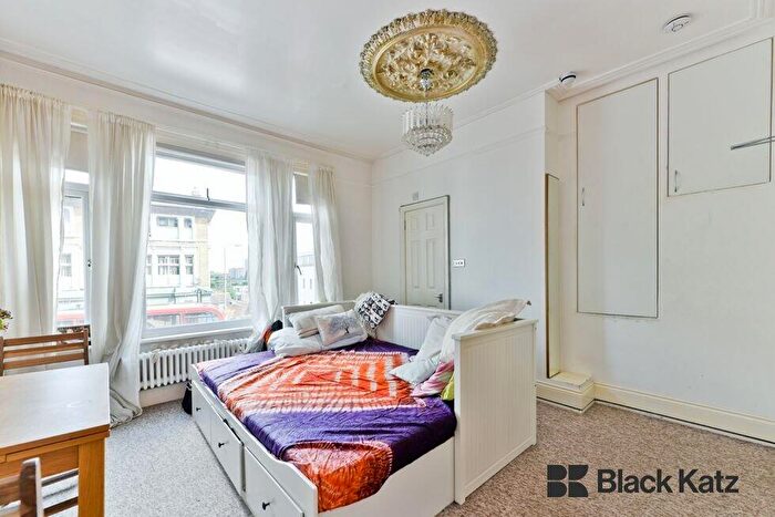 Flat To Rent In Lavender Hill, Battersea/Clapham, SW11
