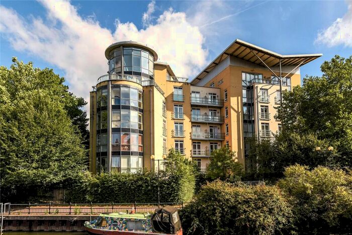 2 Bedroom Apartment To Rent In The Meridian, Kenavon Drive, Reading, Berkshire, RG1