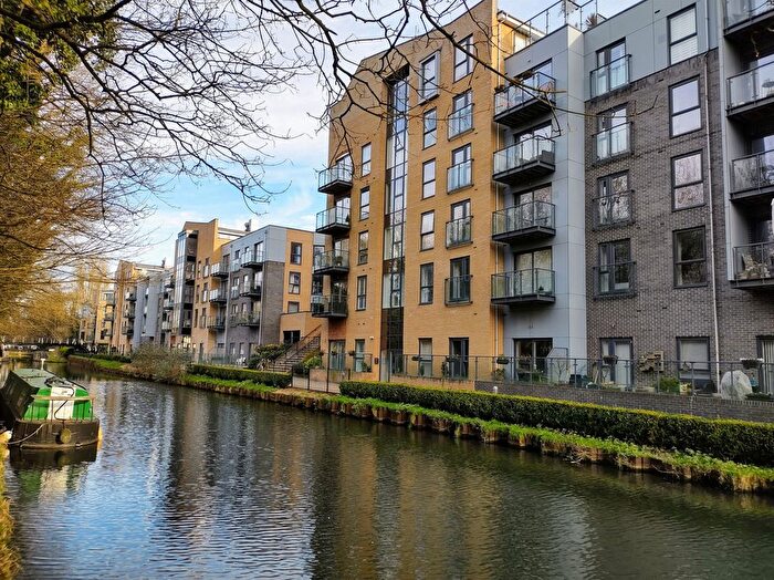 2 Bedroom Flat For Sale In The Embankment, Hemel Hempstead, HP3