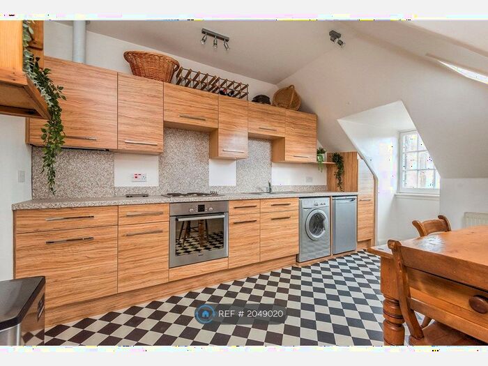 1 Bedroom Flat To Rent In Lawnmarket, Edinburgh, EH1