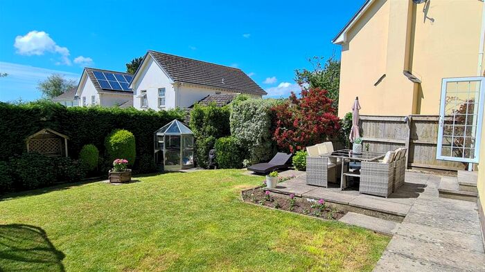 4 Bedroom Detached House For Sale In Lower Cross Road, Barnstaple, EX31