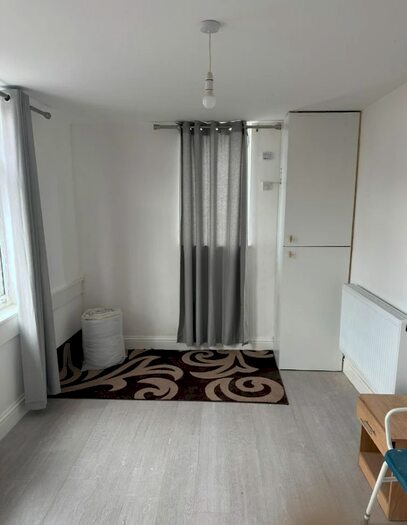 1 Bedroom Flat To Rent In St. Marys Road, Ilford, London, IG1