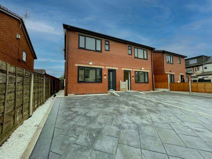 3 Bedroom Semi-Detached House To Rent In Green Street, Bury, Greater Manchester ** Available Now **, BL8