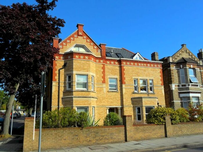 2 Bedroom Flat To Rent In Bevington Road, Beckenham, BR3