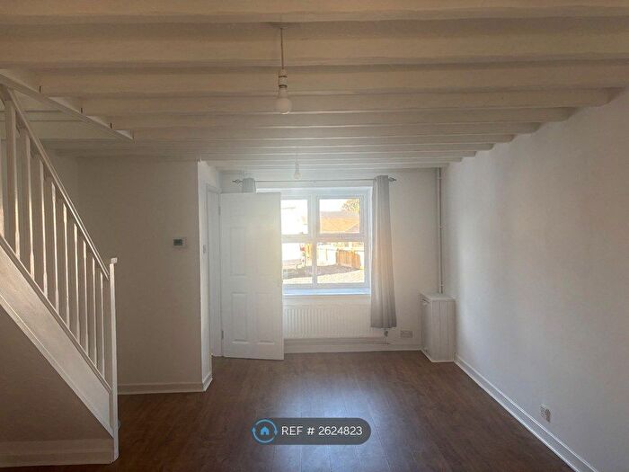 3 Bedroom End Of Terrace House To Rent In Mill Street, Swansea, SA4