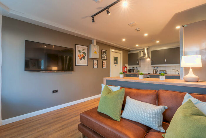 4 Bedroom Flat To Rent In Jesmond View, Newcastle, NE2