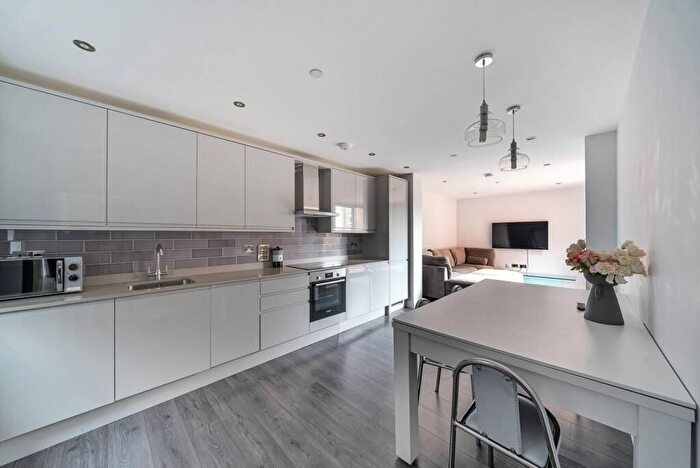 2 Bedroom Flat To Rent In Elm Park, Stanmore, HA7