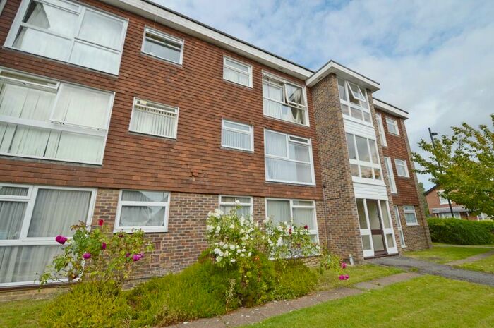 2 Bedroom Flat To Rent In Ashcroft Court, Winton Road, Petersfield, GU32