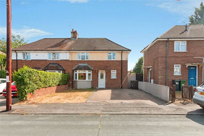 3 Bedroom Semi-Detached House For Sale In South Ham Road, Basingstoke, Hampshire, RG22
