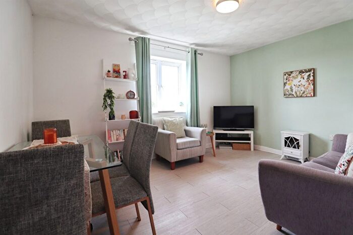 1 Bedroom Flat For Sale In Youghal Close, Pontprennau, Cardiff, CF23