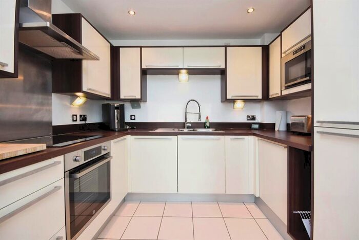 1 Bedroom Flat For Sale In Marconi Plaza, City Centre, Chelmsford, CM1
