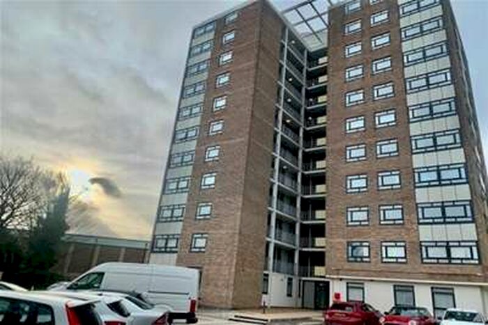 2 Bedroom Flat To Rent In Belem Tower, L17