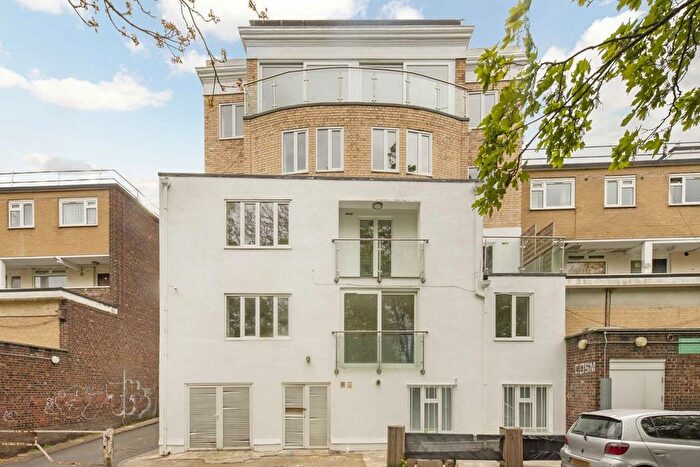 2 Bedroom Flat To Rent In Bridport Terrace, South Lambeth, SW8