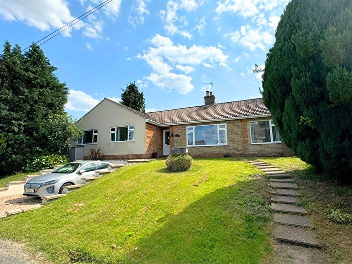 4 Bedroom Detached Bungalow For Sale In Fen Road, Heighington, Lincoln, LN4