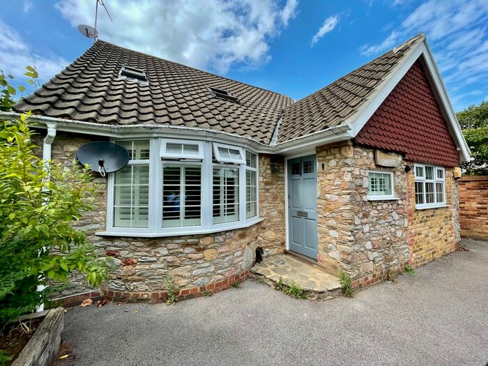 4 Bedroom Detached House To Rent In Smoke Lane, Reigate, RH2