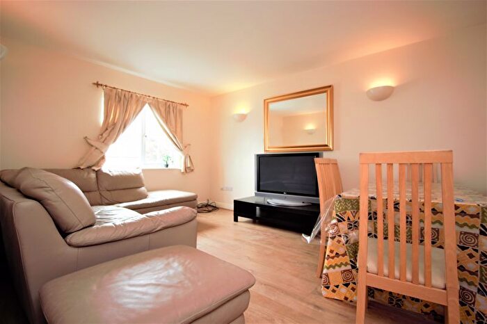 2 Bedroom Flat To Rent In Uppingham Avenue, Stanmore, HA7