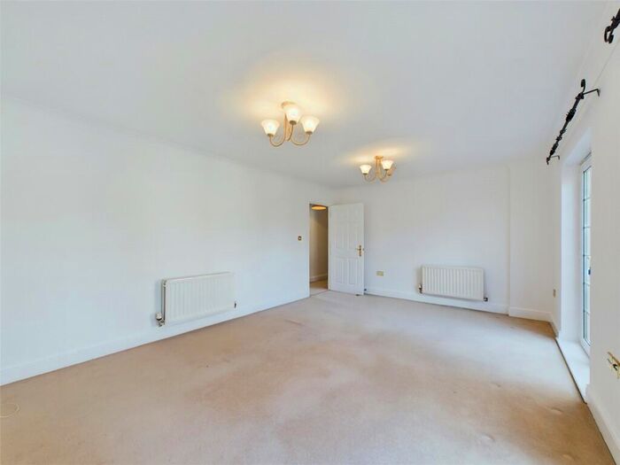 2 Bedroom Flat For Sale In Kipling Close, Warley, Brentwood, Essex, CM14