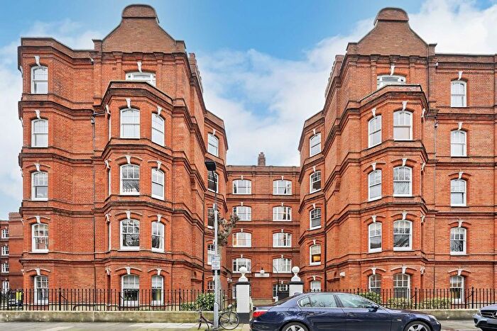 3 Bedroom Flat To Rent In Queen's Club Gardens, West Kensington, W14